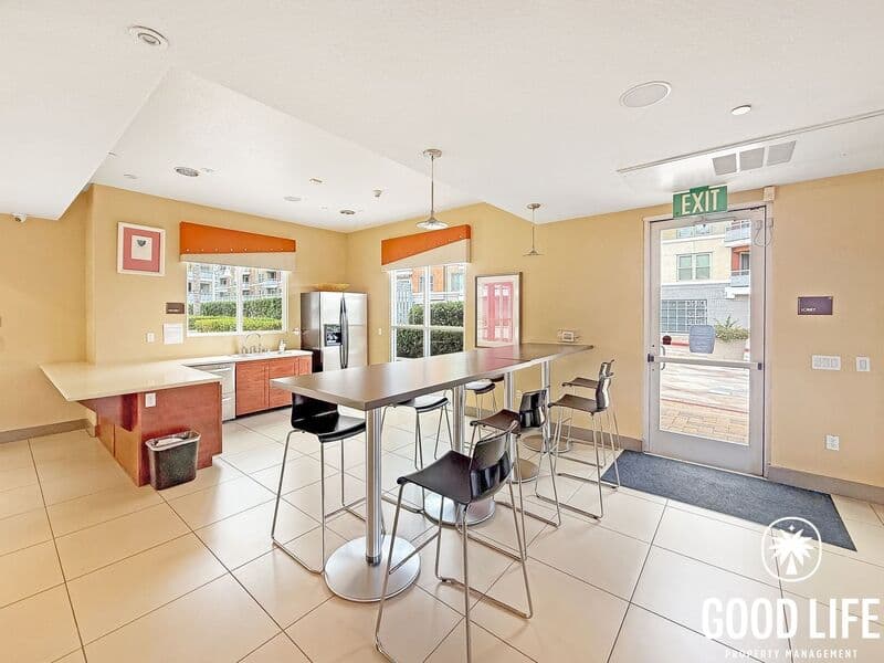 Garden Grove House: 12668 Chapman Ave