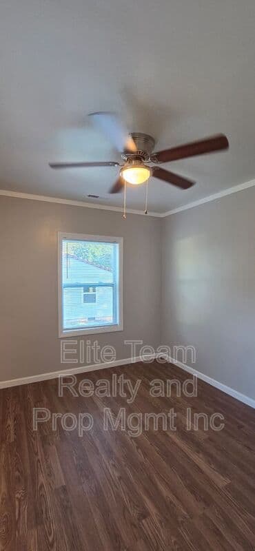 Kings Mountain House: 918 Mountain Crest Dr