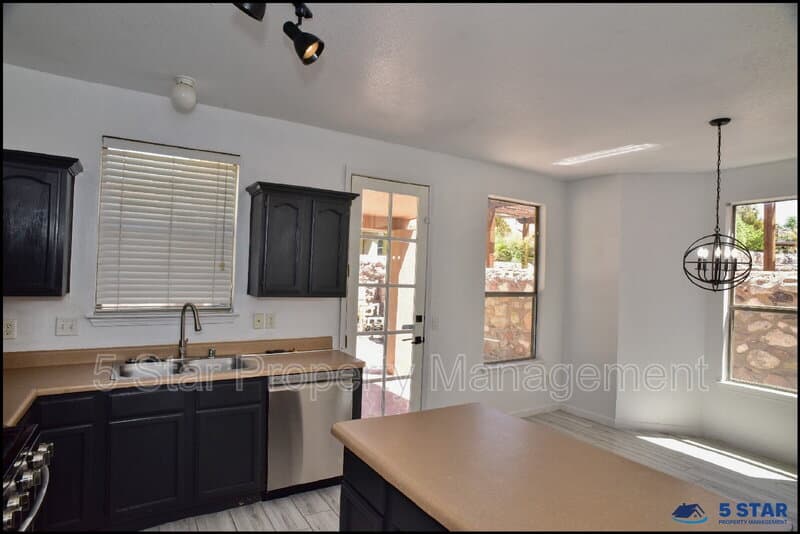 El Paso House: 7959 Morning Dawn Avenue !!