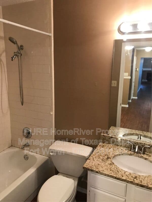 Arlington House: 6004 Meadowside Trail