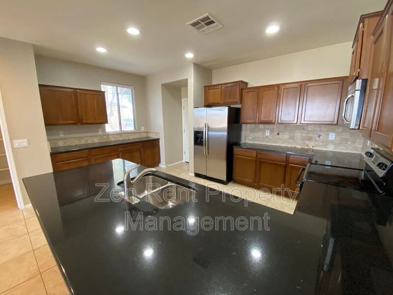 Maricopa House: 36971 W Oliveto Ave
