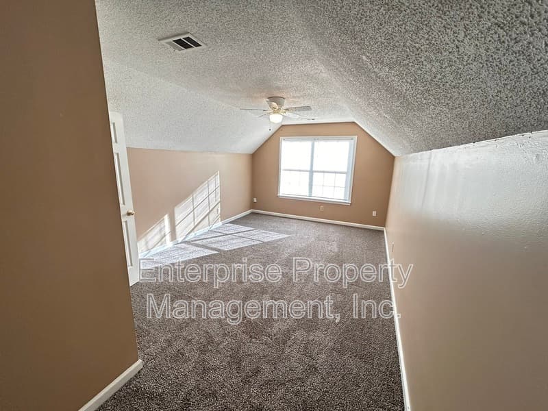 Cordova House: 7828 Bland Lane