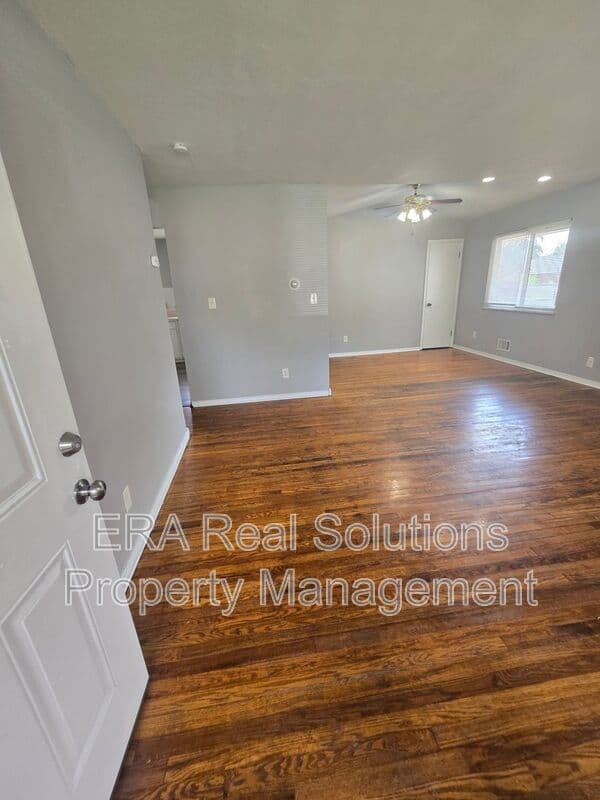 Columbus House: 1494 Selkirk Road