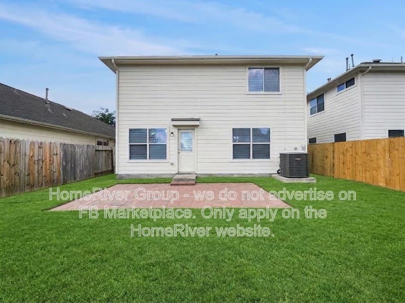 Houston House: 14218 Brunswick Point Ln
