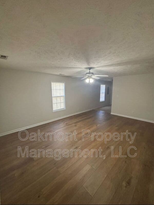 Fayetteville House: 1085-1 Rulnick Street