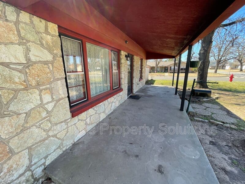 Bethany House: 6618 NW 31st St