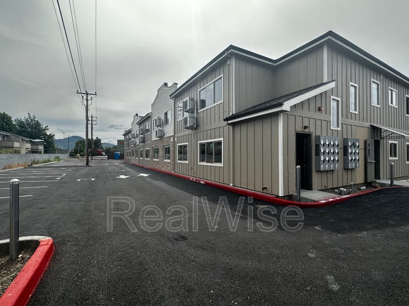 Medford Condo: 1935 Table Rock Rd