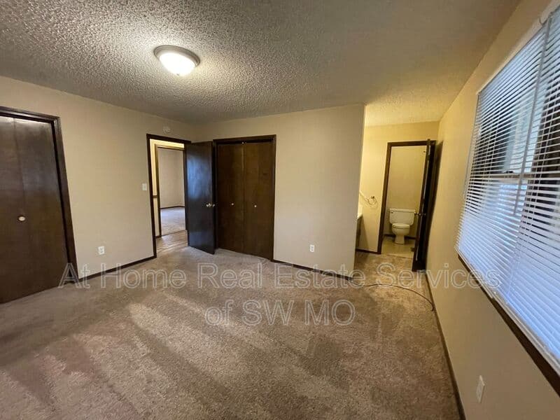 Springfield House: 1359 S John