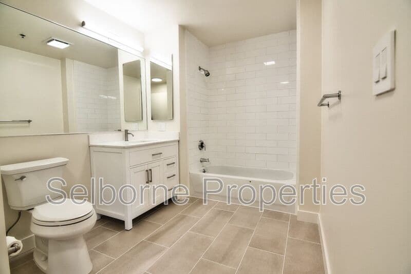 Oakland House: 1401 Jackson Street