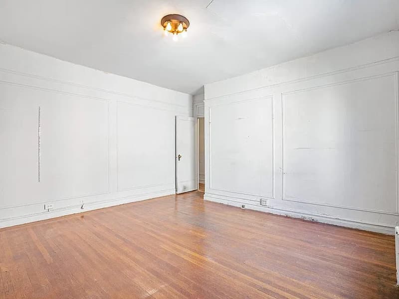New York Condo: 105 Bennett Ave
