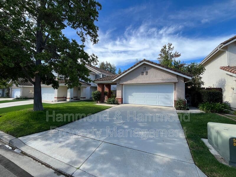 Simi Valley House: 634 Twin Peaks Ave.