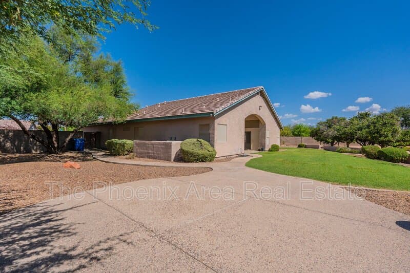 Mesa House: 4133 E Elmwood St