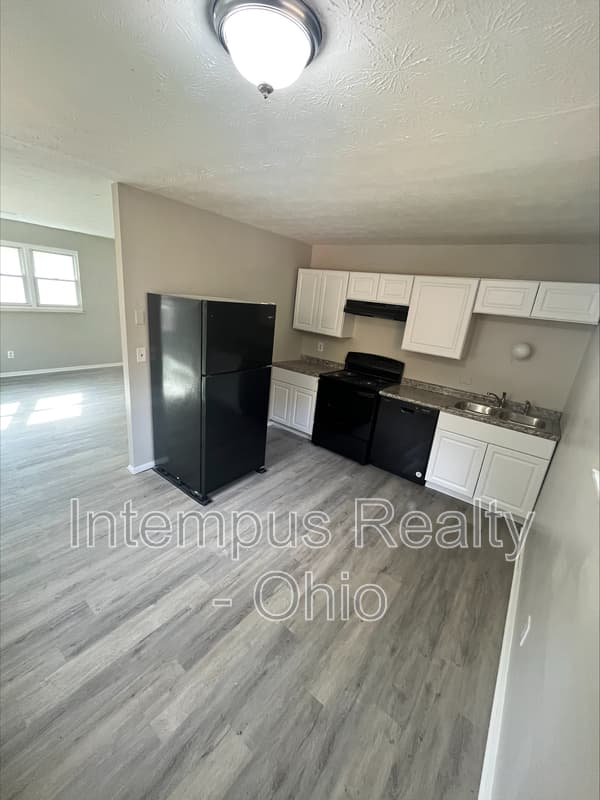 Cincinnati House: 6939 Gracely Dr