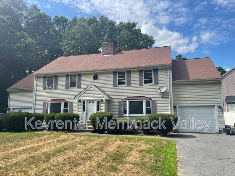 North Chelmsford House: 23 Tobin Ave