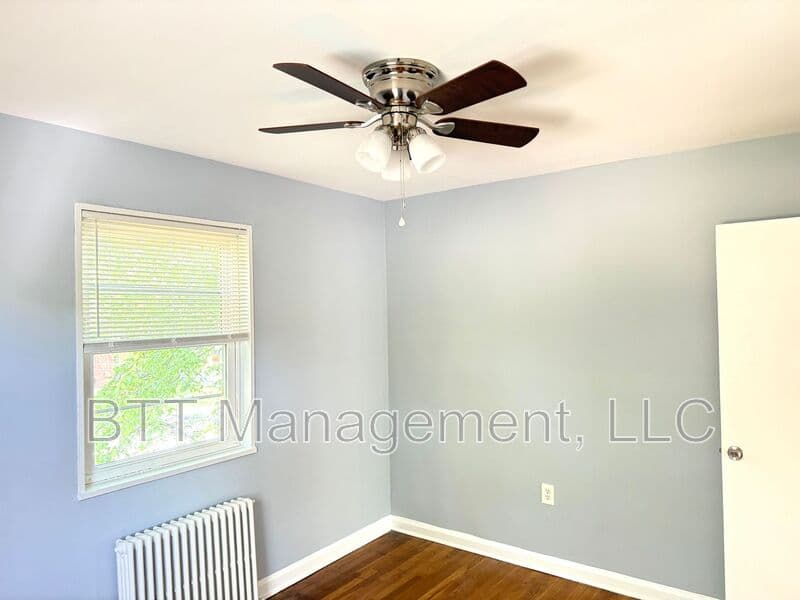 Brentwood Condo: 4013 38th St