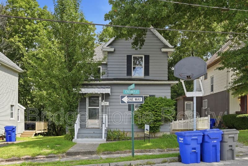 Mars House: 507 Cherry St