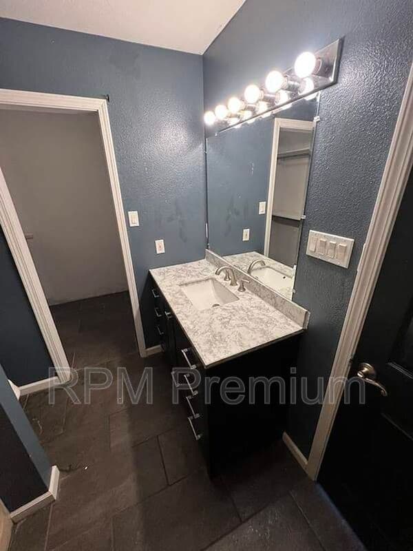 Denham Springs House: 8725 Fairoaks St