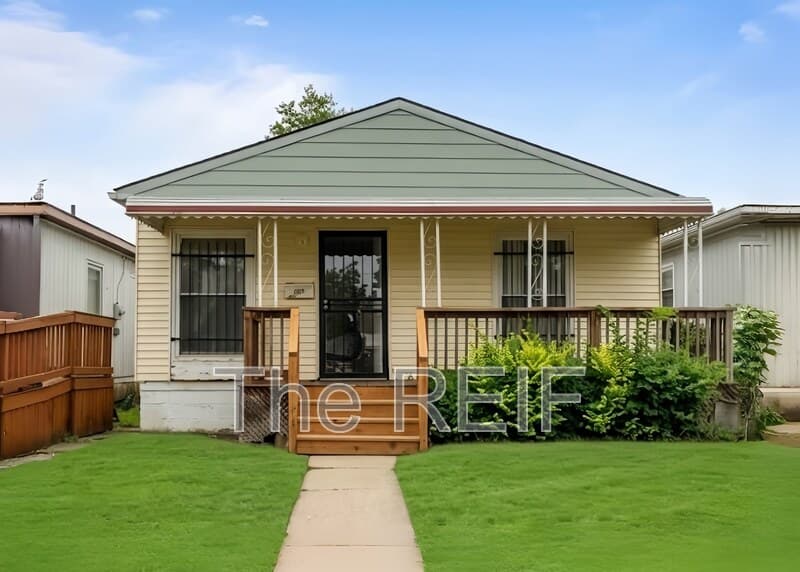 Detroit House: 19227 Ryan Road