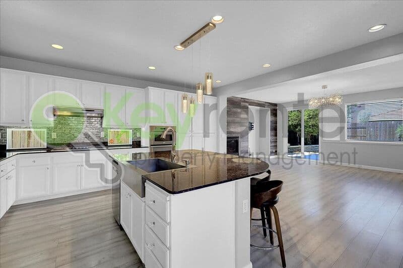 Lincoln House: 1740 Allenwood Circle
