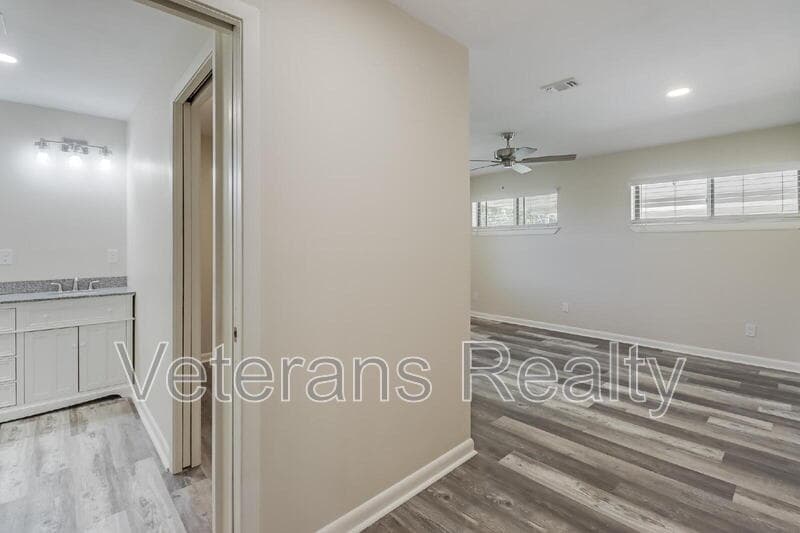 Long Beach House: 129 Quarles Street