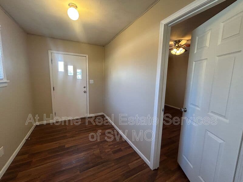 Springfield House: 1040 S Ferguson Ave
