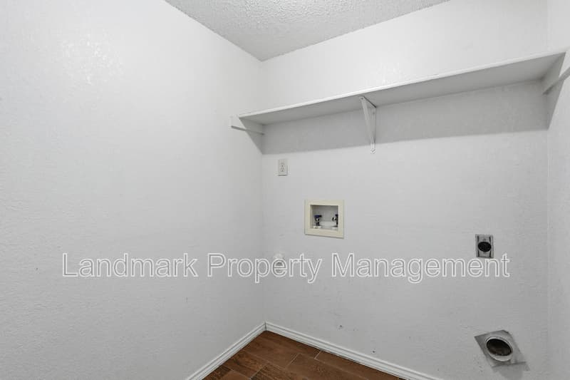 Cedar Hill House: 508 Sims Drive