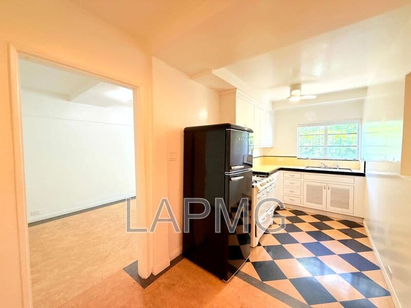 Los Angeles House: 3919 W. 8th Street