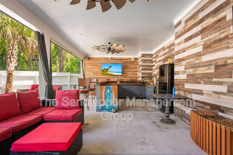 Johns Island House: 588 Main Road