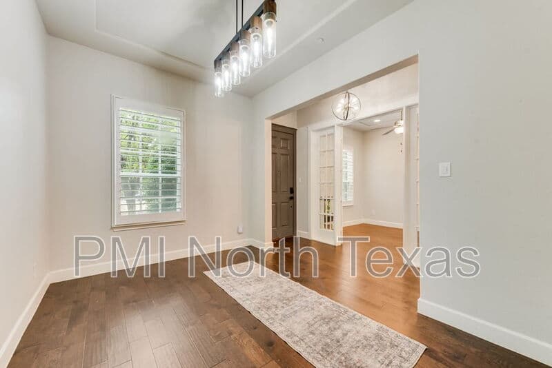 Frisco House: 8357 Canal Street