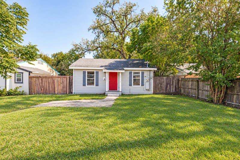 Houston House: 6813 Foster Street