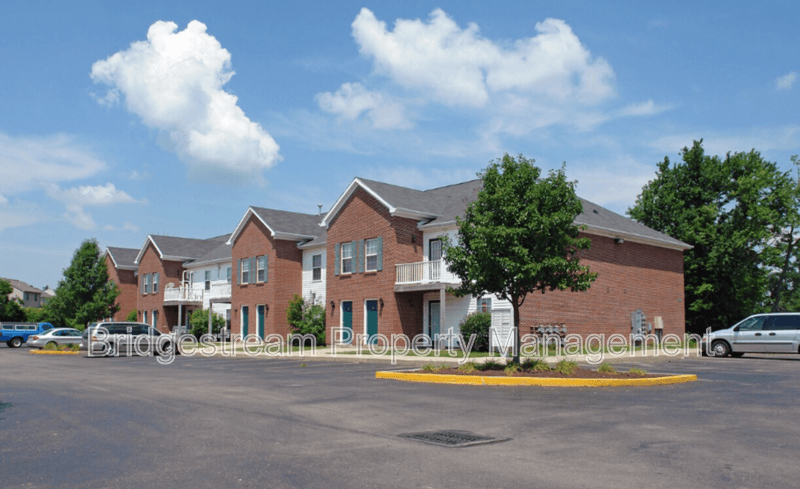 Germantown House: 136 Colonial Circle