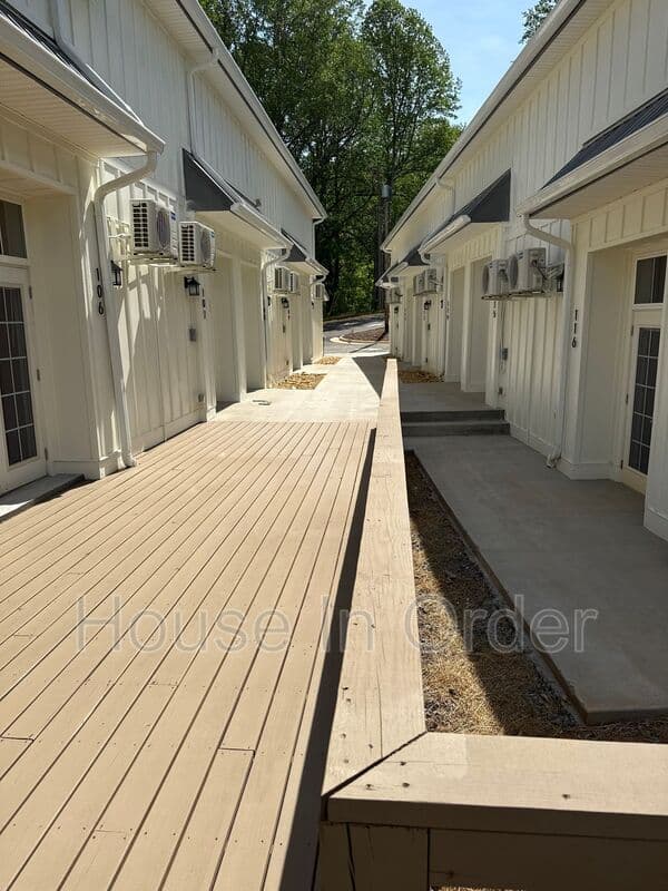 Rutherfordton House: 198 Cowan St