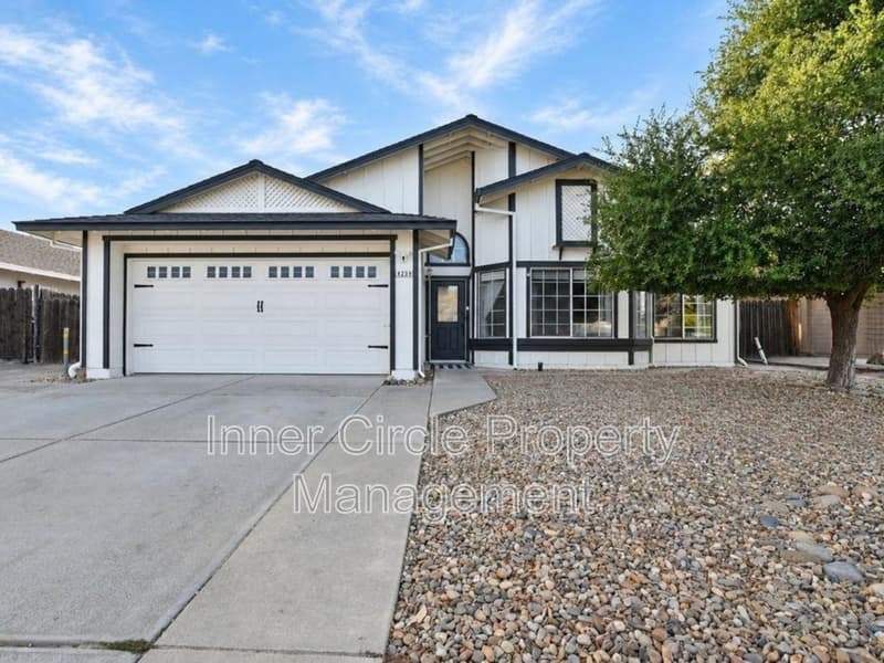 Oakley House: 4239 Sequoia Drive