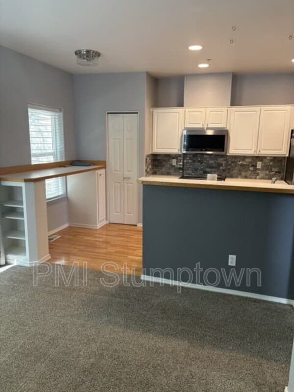 Portland Townhome: 14184 SW Barrows RD