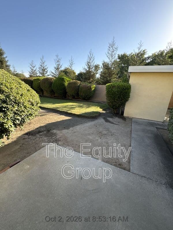 Visalia House: 1328 South Rossmoor