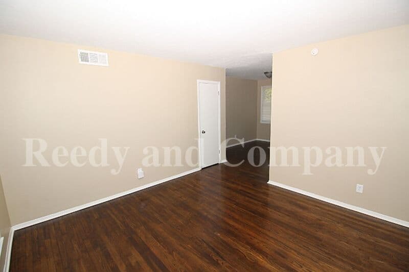 Memphis House: 1841 S Sutton Dr