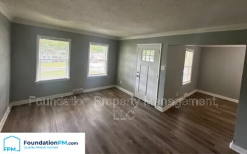 Memphis House: 3076 Signal Street