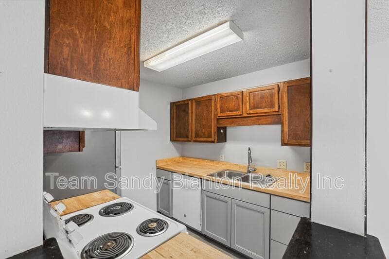 Pensacola House: 455 Stara Circle