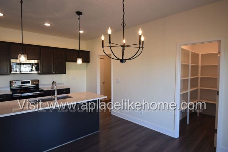 Kansas City House: 4008 NW 95th Ter