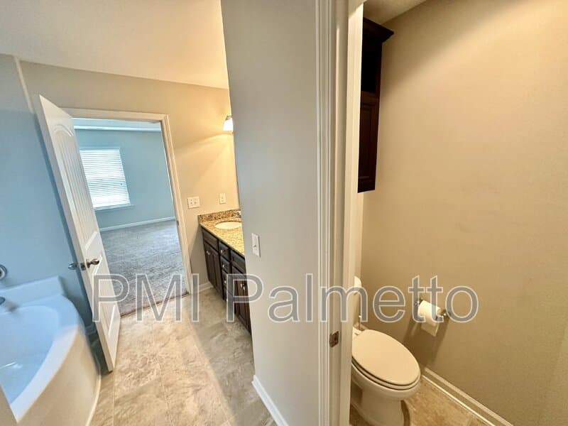 Elgin House: 423 Easy Goer Ct