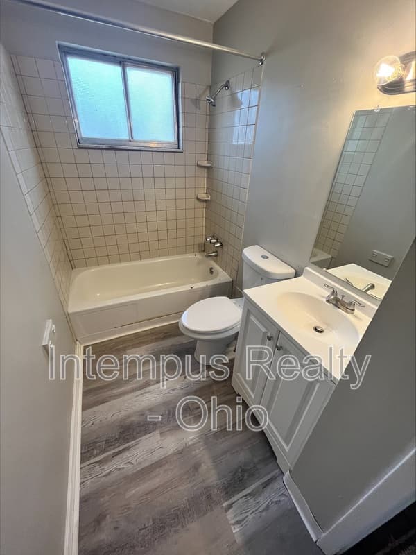 Cincinnati House: 6939 Gracely Dr