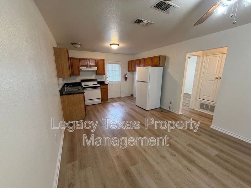Cleburne Condo: 701 Miracle Ln