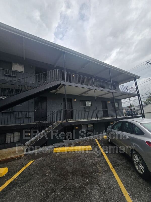 Columbus Condo: 2958 Sullivant ave