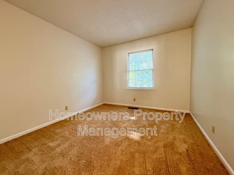Fayetteville House: 599 Winding Creek Rd