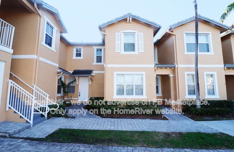 Homestead Townhome: 230 SE 29th Ave