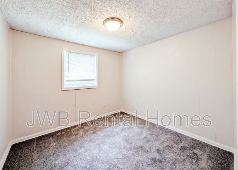 Jacksonville House: 8740 Free Ave