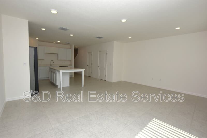 Lakeland House: 3913 Academia Ave.