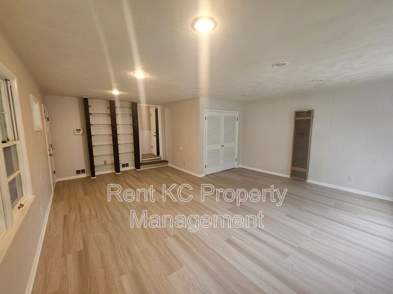 Kansas City House: 800 E 75th Terrace