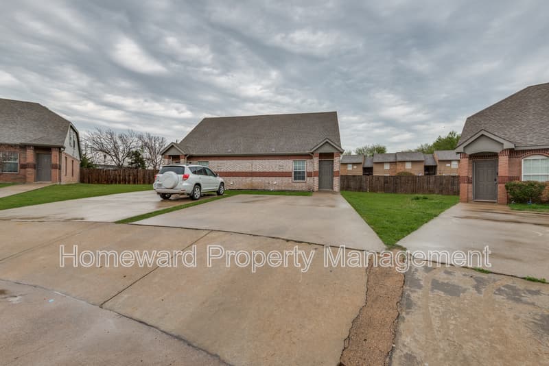 Mansfield Condo: 321 Queens Court - South