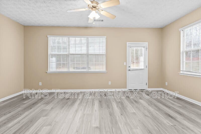 Flowery Branch Townhome: 4932 Vireo Dr